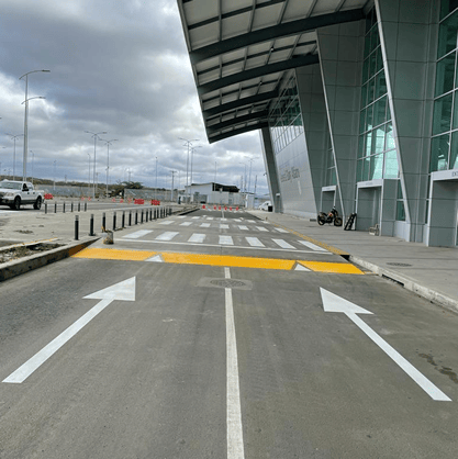 provial-ecuador-señalizacion-horizontal-pintura-resistente-agua provial-productos-viales-ecuador-roadlazer-graco-trazado-lineas