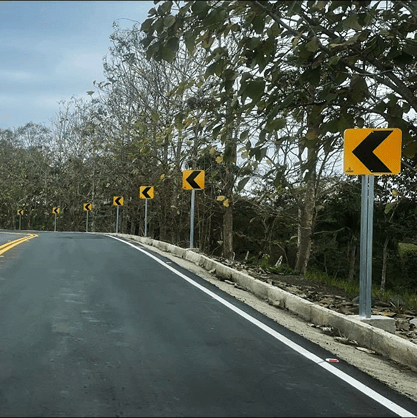 provial-ecuador-señalizacion-vertical-guardavias